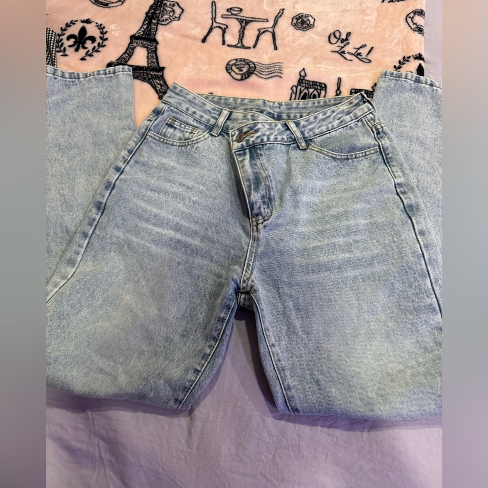 Asymmetry Jeans
